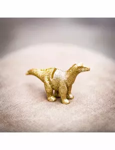 4 glittriga dinosaurieplaceringskort i harts, guld 9,5 x 5 cm