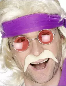 Blond 70-talsmustasch vuxen