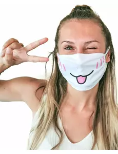 Tryckt kattmask som täcker näsan vuxen