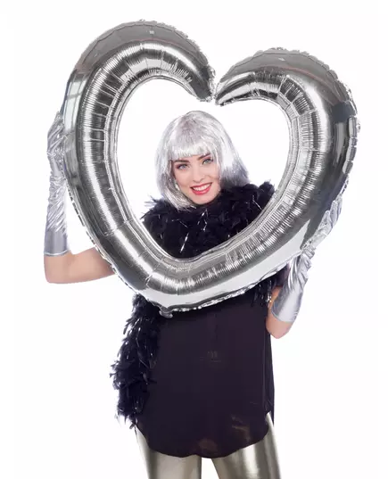 Ballongram i form av ett silverfärgat hjärta