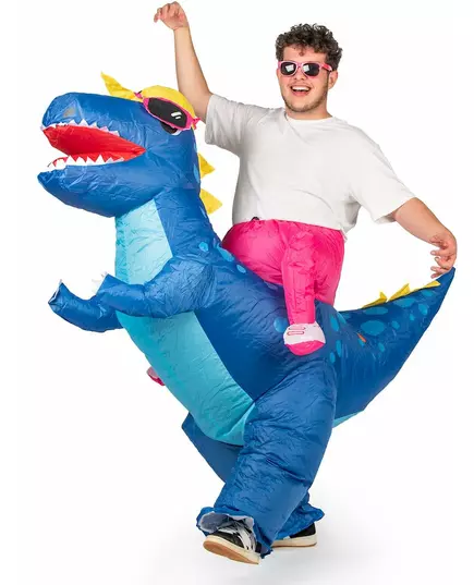 Uppblåsbar maskeraddräkt ridande på dinosaurie vuxen