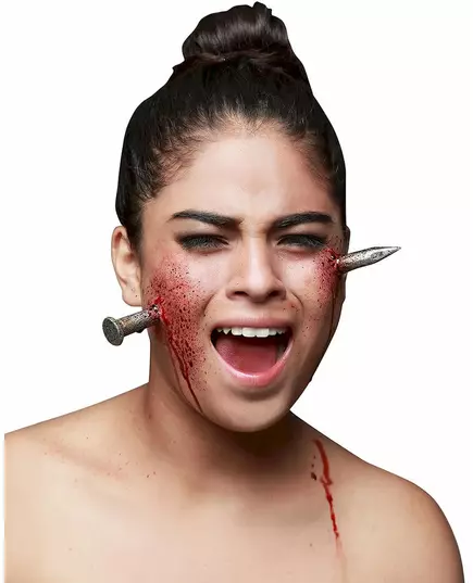 Falskt sår med jättestor spik vuxen Halloween