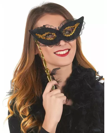 Svart och guldfärgad mask med spets på pinne vuxen