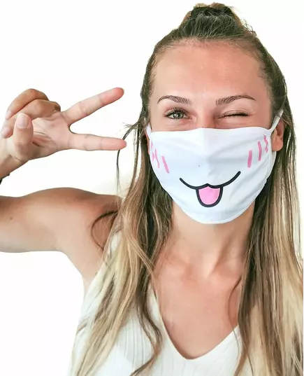 Tryckt kattmask som täcker näsan vuxen